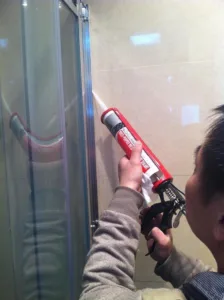 remove silicone caulk